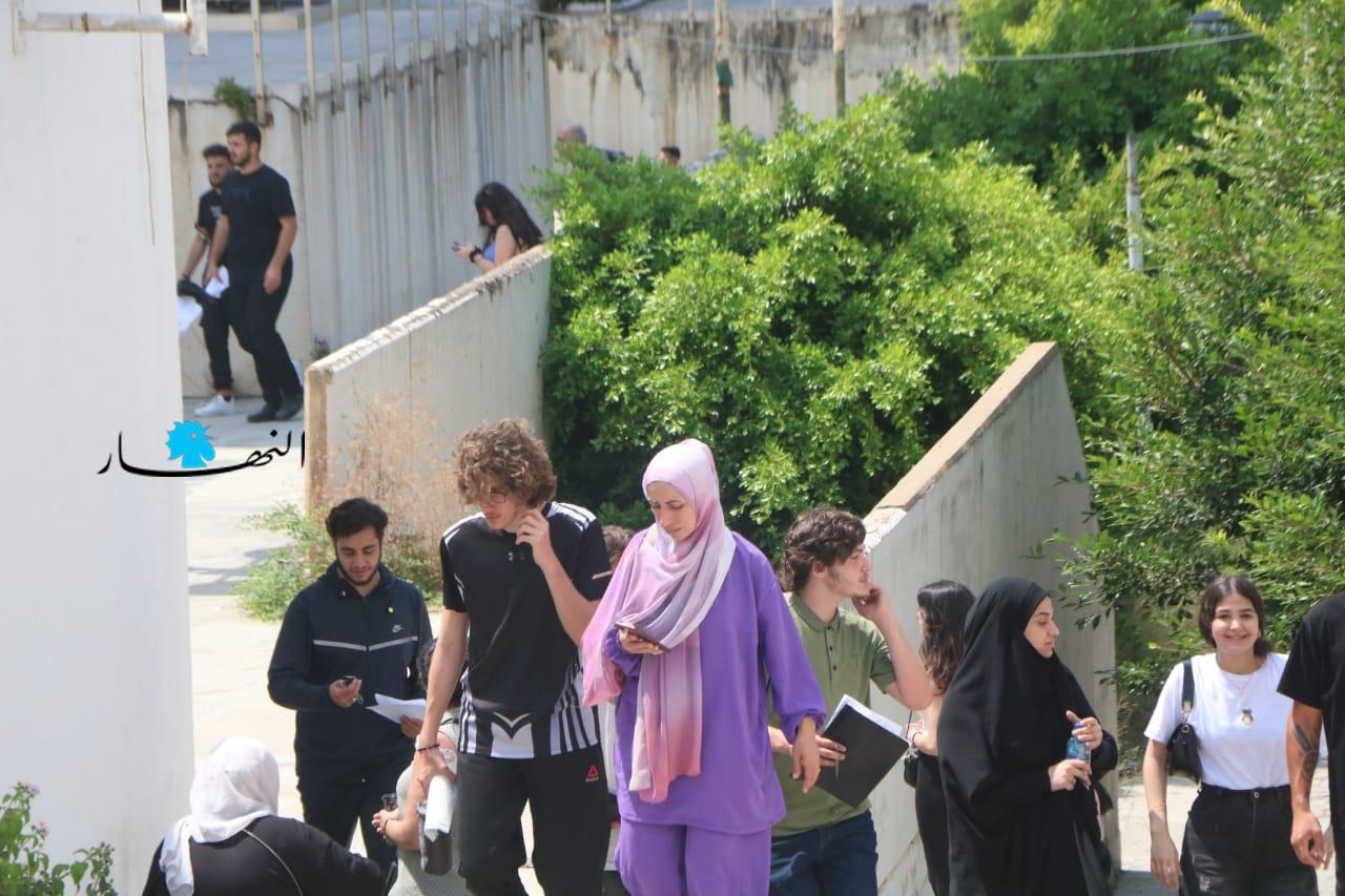 قصص طلاب الامتحانات الرسمية في الجنوب: تعليم متعثر وتخوف من القصف الإسرائيلي... فهل المراكز آمنة؟